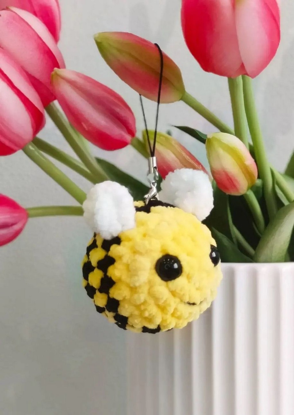 Мастер-класс по вязанию крючком брелока «Майская пчелка»